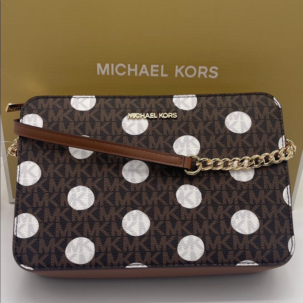 MICHAEL KORS
Jet Set Large East West Zip Printed Logo Crossbody Bag
Luggage 
NWT
